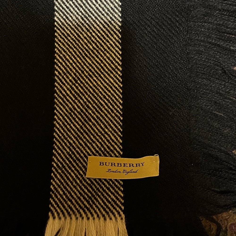 Burberry Mega Check Unisex Wool Scarf - Picture 4 of 4